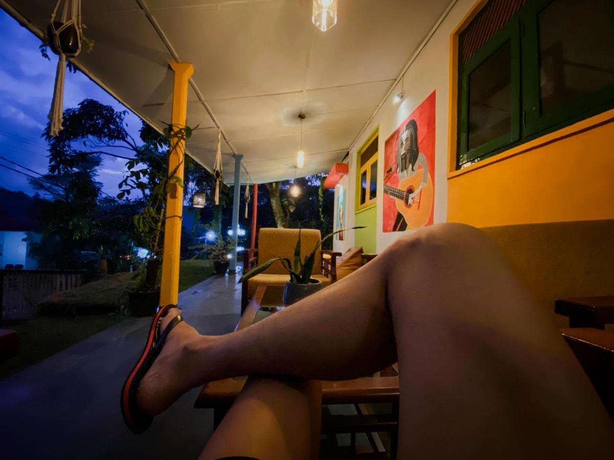 Mad Monkey Hostel And Lounge เอลลา ภายนอก รูปภาพ