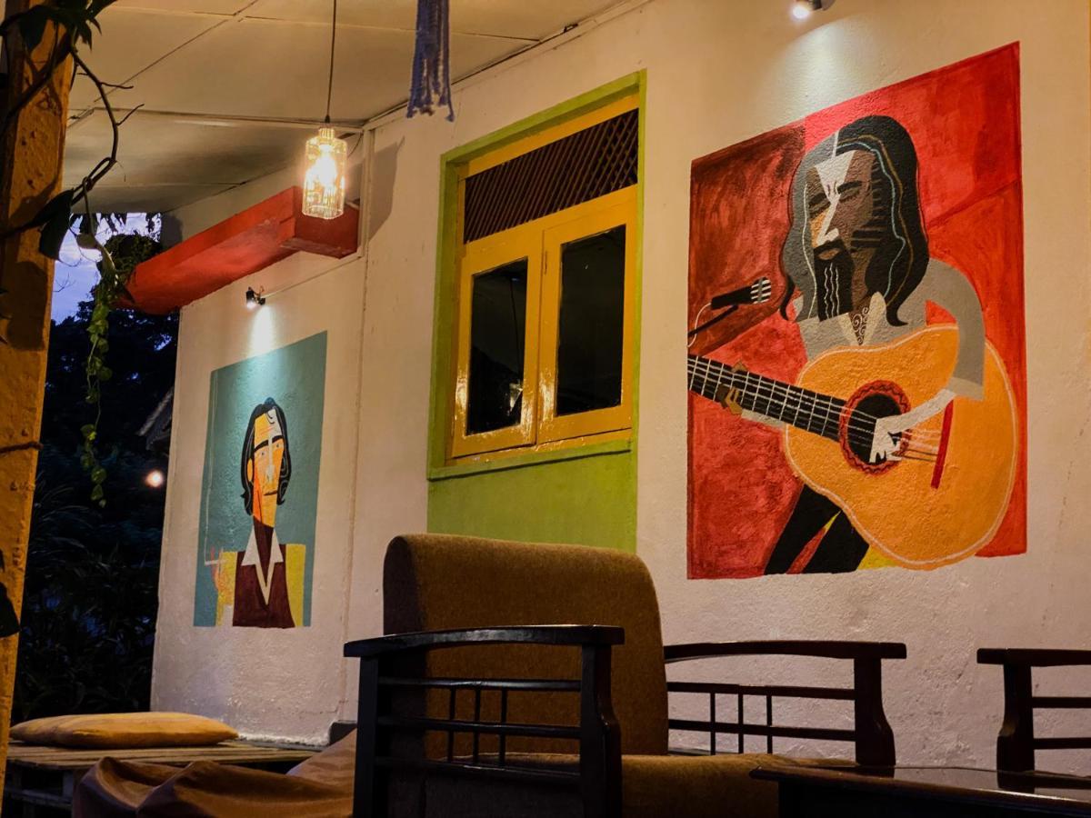 Mad Monkey Hostel And Lounge เอลลา ภายนอก รูปภาพ