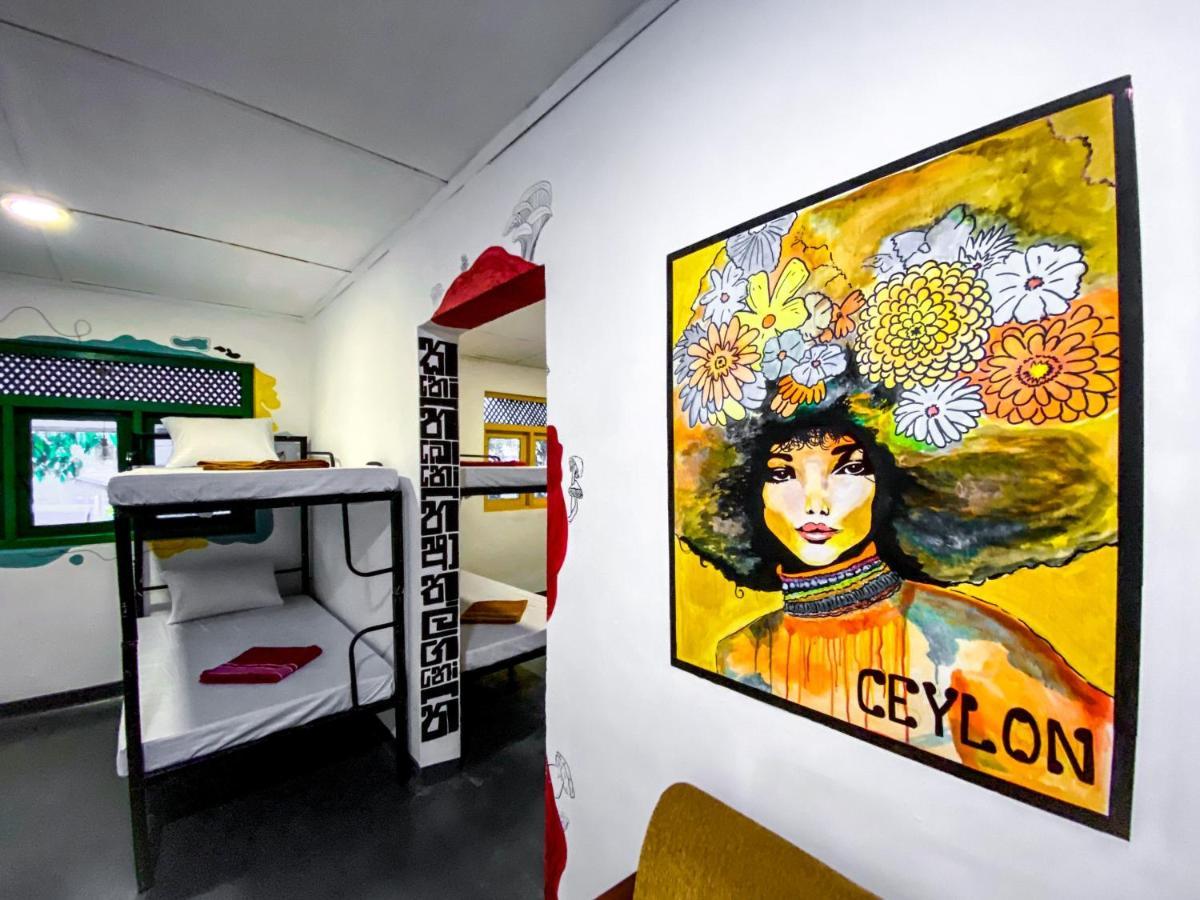 Mad Monkey Hostel And Lounge เอลลา ภายนอก รูปภาพ